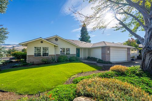 938 Cypress Point Loop, Ashland, OR, 97520-3755 | Card Image