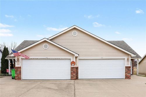 1114 Pebble Beach Ln, Ottawa, KS, 66067-1687 | Card Image