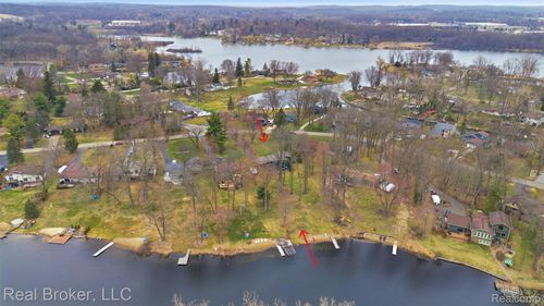 7514 Capri Dr, White Lake, MI, 48383-2832 | Card Image