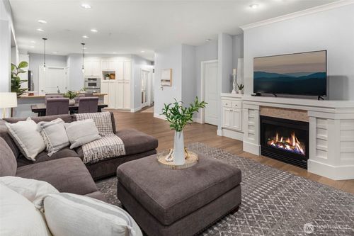 apt-305-8850 Redmond Woodinville Rd Ne, Redmond, WA, 98052-7627 | Card Image