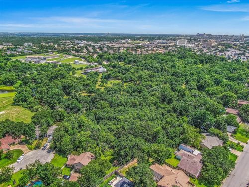 3814 Valley Oaks Dr, Bryan, TX, 77802-4753 | Card Image