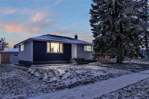 {{alt}} | Card Image