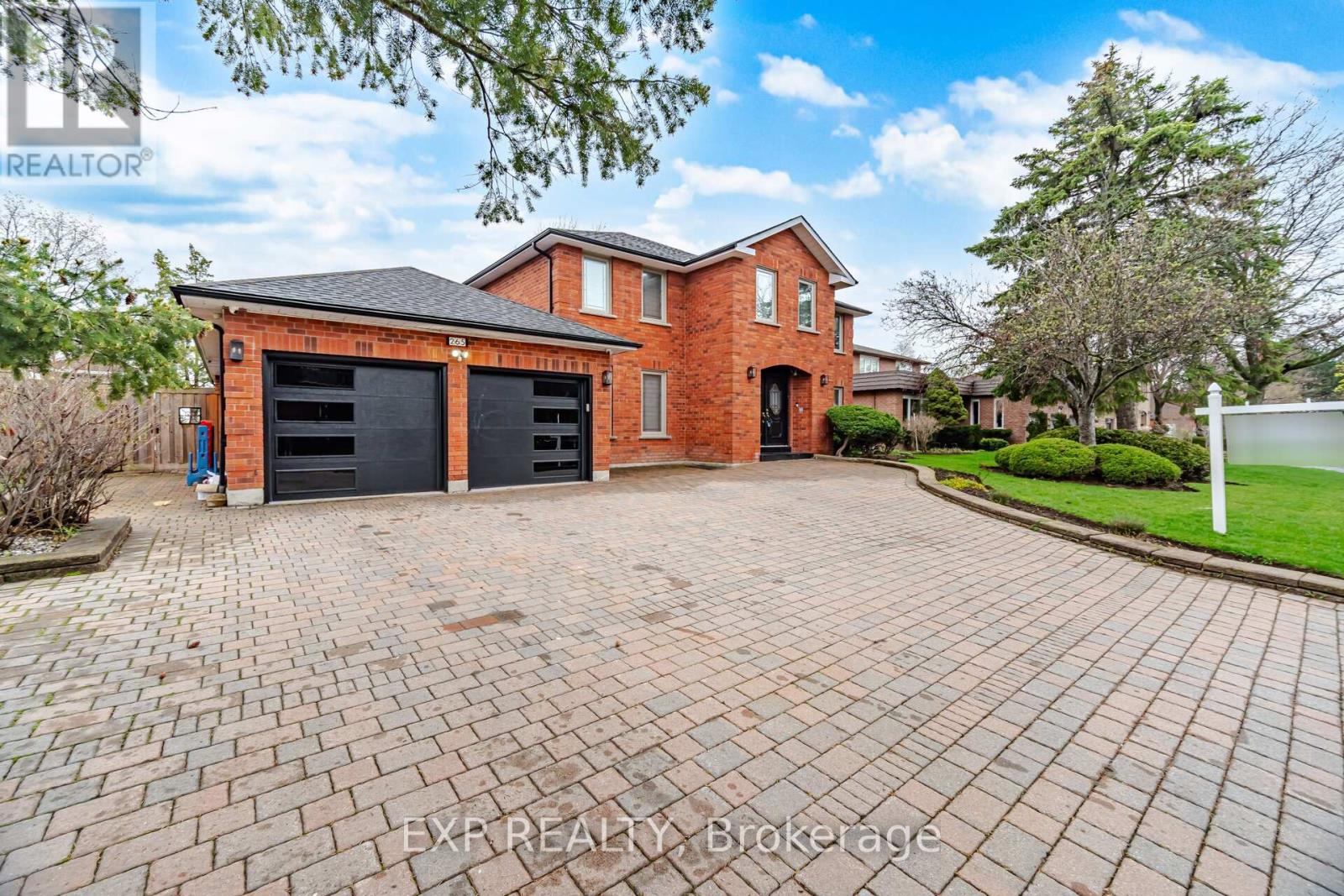 Residential in Vaughan (Islington Woods) 3