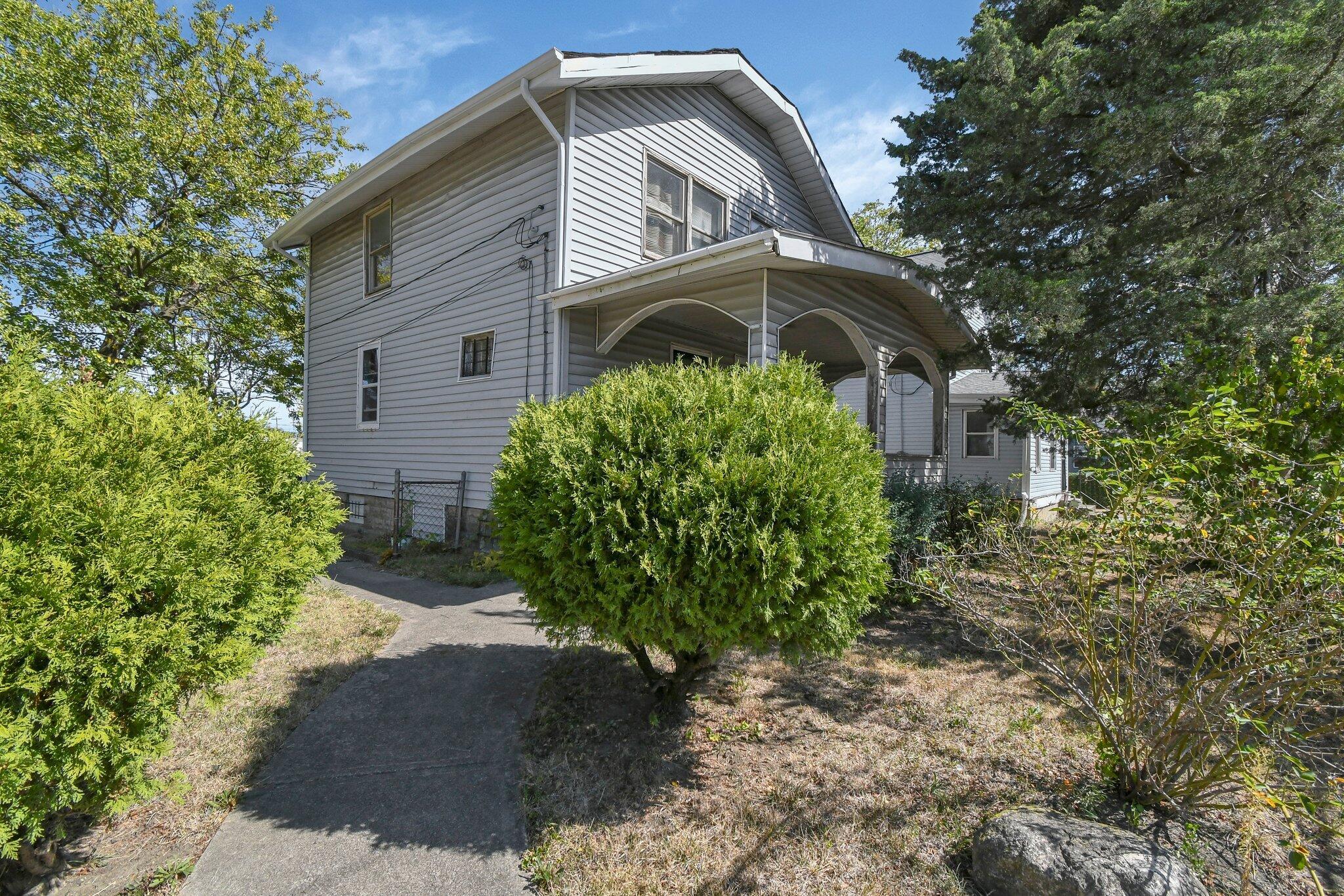 12th Ave, Columbus, OH 43211