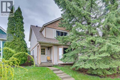 864 Queensland Dr Se, Calgary, AB, T2J6E6 | Card Image