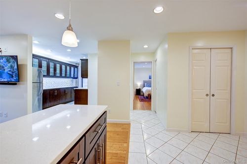 4e-72-11 110th St, Forest Hills, NY, 11375-5429 | Card Image