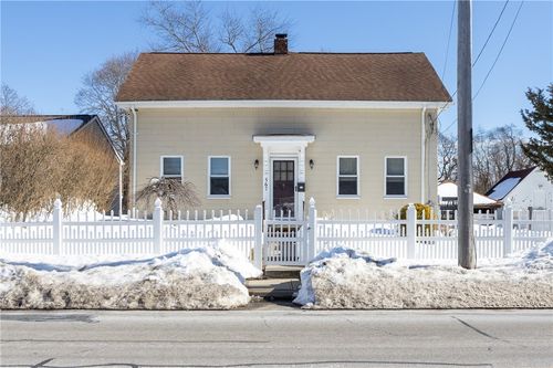 567 Providence St, Warwick, RI, 02886-0640 | Card Image