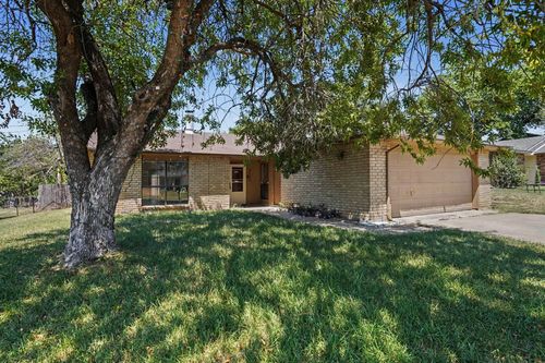 7107 Blackberry Dr, Arlington, TX, 76016-5012 | Card Image