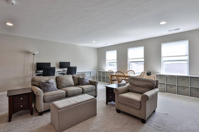 684 Newton Dr, House other with 4 bedrooms, 4 bathrooms and null parking in Beavercreek OH | Image 12