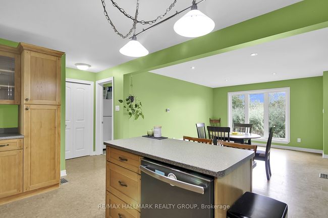8441 Mitch Owens Rd, House other with 3 bedrooms, 3 bathrooms and 8 parking in Edwards ON | Image 9