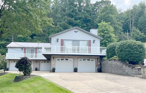 411 E Mohawk Dr, Malvern, OH, 44644-9511 | Card Image