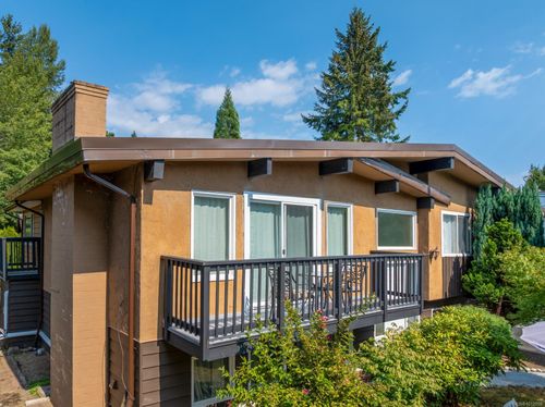 220 Urquhart Ave, Courtenay, BC, V9N3K1 | Card Image