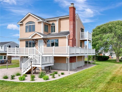 17 Lawton Ave, Westerly, RI, 02891-5309 | Card Image