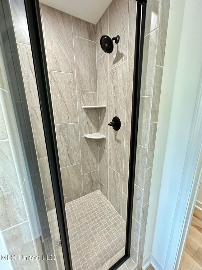 Primary shower | Image 18