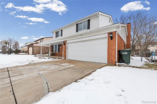 38628 Fairfield Dr, Sterling Heights, MI, 48310-3145 | Card Image