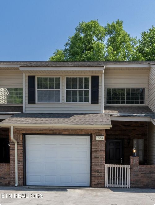 1307 Mountain Meadows Way, Sevierville, TN, 37862-9310 | Card Image