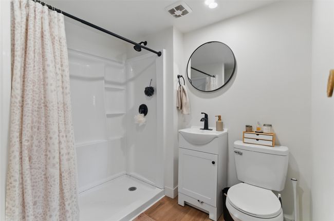 Full bath with visible vents, wood finished floors, curtained shower, and toilet | Image 31