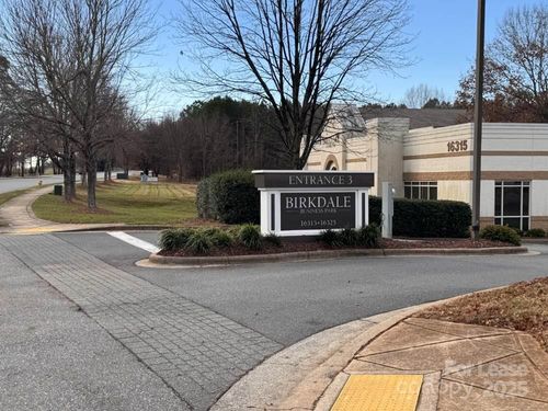 16315 Northcross Dr, Huntersville, NC, 28078-5002 | Card Image