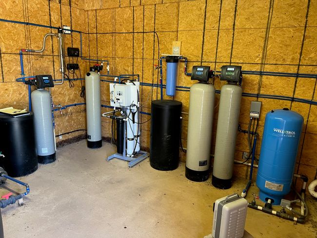 Ranch has 2 deep wells with water filtration and purification | Image 12