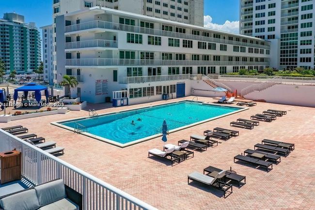 APT-811 - 5401 Collins Ave, Condo with 2 bedrooms, 2 bathrooms and null parking in Miami Beach FL | Image 13