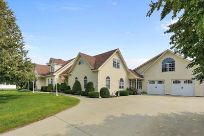 19 Lynne Ct, House other with 4 bedrooms, 3 bathrooms and 10 parking in Lanesborough MA | Image 3