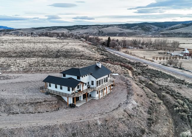 Aerial view with a mountain view | Image 34