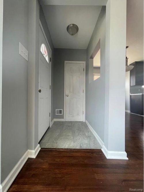 14910 Anne Ave, Allen Park, MI, 48101-2668 | Card Image