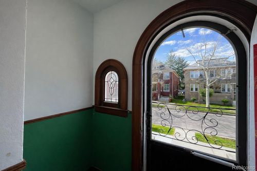 2-884 Beaconsfield Avenue, Grosse Pointe Park, MI, 48230 | Card Image