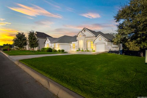 571 Englewood Ln, Castroville, TX, 78009-3519 | Card Image