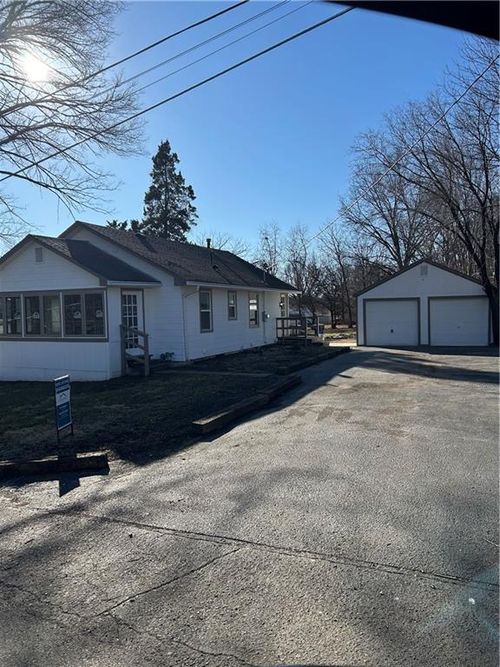 3742 Ne Chaumiere Rd, Kansas City, MO, 64117-2124 | Card Image