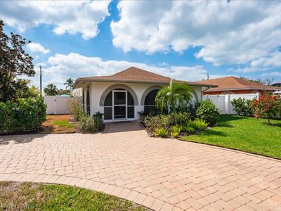 698 99th Avenue N, House other with 3 bedrooms, 2 bathrooms and null parking in Naples FL | Image 1