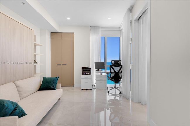 APT-4606 - 18201 Collins Ave, Condo with 2 bedrooms, 3 bathrooms and null parking in Sunny Isles Beach FL | Image 28