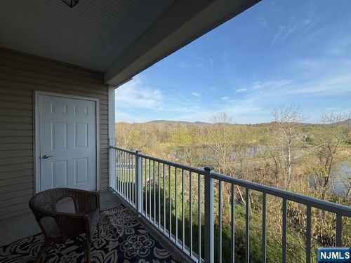 9411 Warrens Way, Wanaque, NJ, 07465-1647 | Card Image