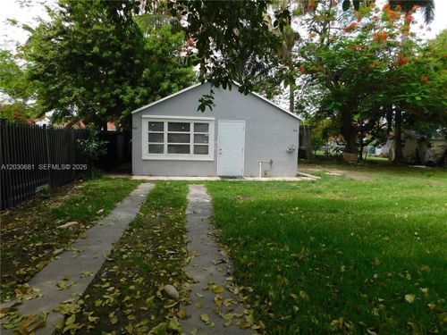 b-1605 Nw 26th St, Miami, FL, 33142 | Card Image