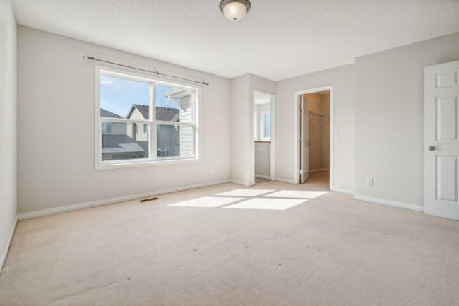 419 Everridge Drive Sw, Home with 3 bedrooms, 2 bathrooms and 4 parking in Calgary AB | Image 10