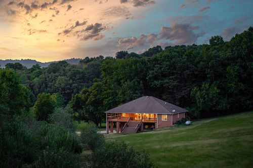 574 Hayes Ridge Rd, Lancaster, TN, 38569-5219 | Card Image