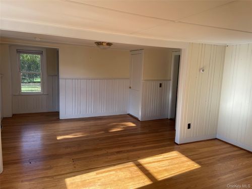 40 W Garden St, Rhinebeck, NY, 12572-1327 | Card Image