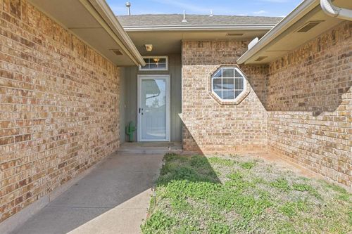 9305 Crooked Creek Ln, Moore, OK, 73160-9174 | Card Image
