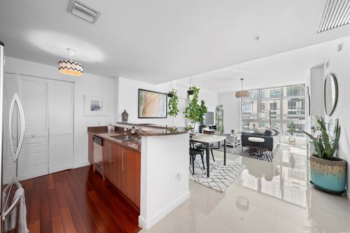 t3604-300 S Biscayne Blvd, Miami, FL, 33131-5312 | Card Image