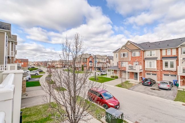979 Nadalin Hts, House attached with 4 bedrooms, 2 bathrooms and 1 parking in Milton ON | Image 33