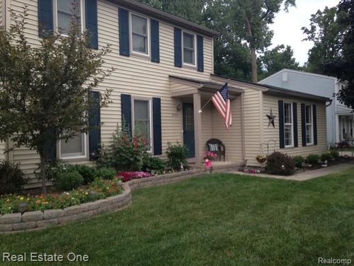 21590 Flanders St, Farmington Hills, MI, 48335-5338 | Card Image