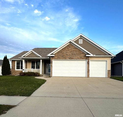 6 Blackstone Ct, Le Claire, IA, 52753-2300 | Card Image