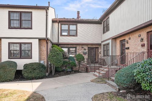 8 Highview Dr, Woodbridge, NJ, 07095 | Card Image