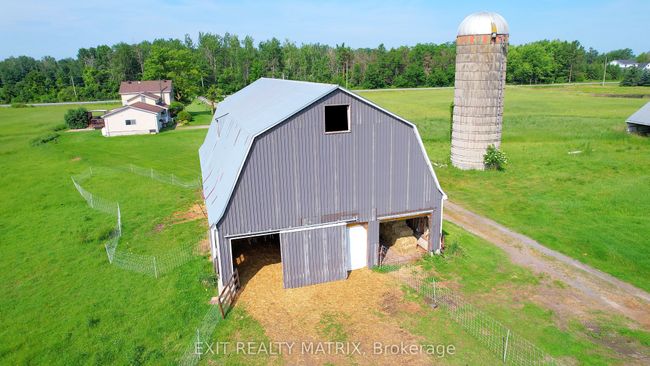1467 Wade Rd, Home with 4 bedrooms, 2 bathrooms and 18 parking in Russell ON | Image 36