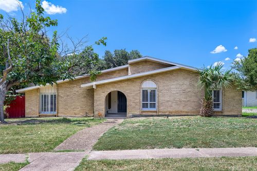 6639 Roundrock Rd, Dallas, TX, 75248-5022 | Card Image