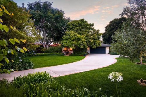 135 Pomar Ln, Montecito, CA, 93108-2631 | Card Image