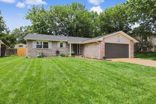1235 N Sunset, Wichita, KS, 67212 | Card Image