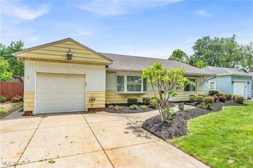 6751 Oakwood Rd, Parma Heights, OH, 44130-3733 | Card Image