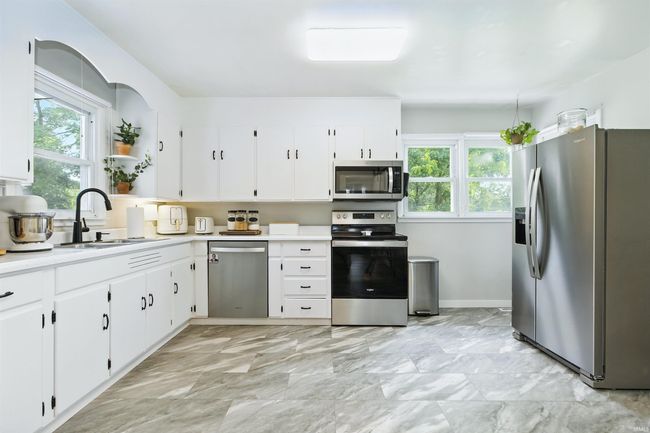 6049 E Mineral Koleen Rd, House other with 3 bedrooms, 1 bathrooms and null parking in Bloomfield IN | Image 20