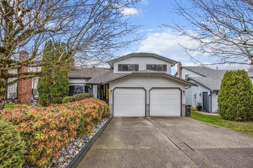 2867 Glenavon Court, House other with 3 bedrooms, 3 bathrooms and 6 parking in Abbotsford BC | Card Image